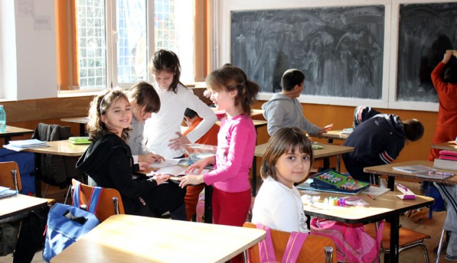 Elevii constănțeni din mediul rural, evaluați național - evaluari-1336489664.jpg