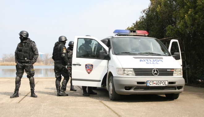 Solicitare către șefii Poliției Române pentru concedierea polițistului bătăuș din Constanța - evenimentsectiunesolicitarecatre-1393145827.jpg