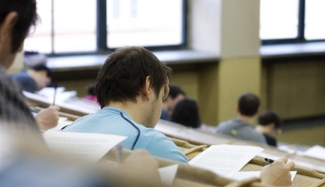 Avocații stagiari se pregătesc pentru examenul de definitivat - examen-1321632449.jpg
