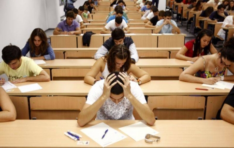 ADMITERE 2012. Examen scris sau media de la BAC? Ce au decis universitățile - examen-1335337209.jpg