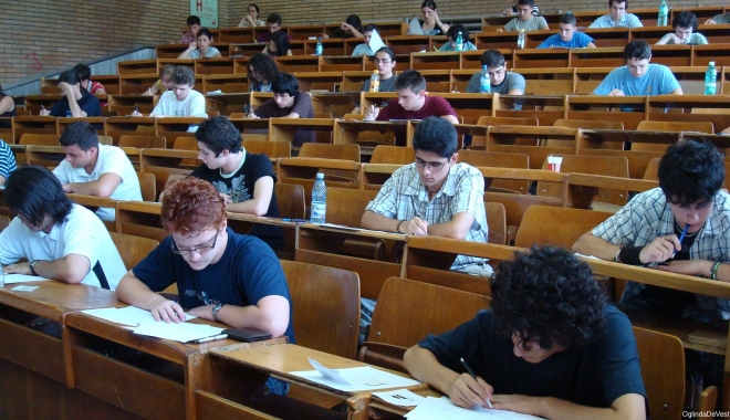 O nouă sesiune de admitere pentru liceenii basarabeni - examen-1503695403.jpg