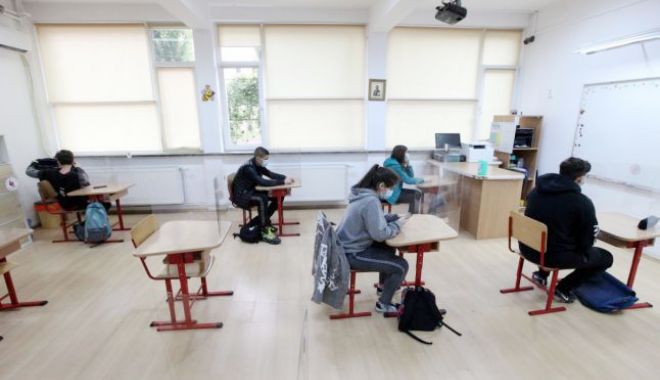 Evaluarea Națională - etapa specială. Peste 200 de absolvenți ai clasei a VIII-a susțin astăzi proba de Limba română - examen-1593411611.jpg
