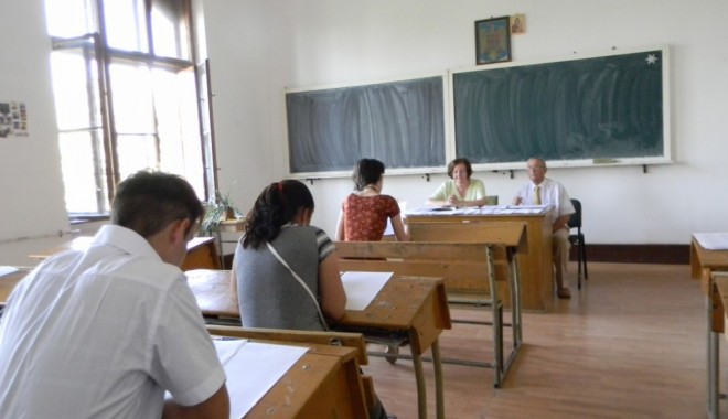 Încep probele scrise ale Bacului de toamnă - examen13364075121391428393-1408866081.jpg