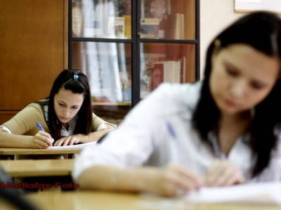Liceele cu promovabilitate sub 15% la bacalaureat vor avea o clasă a IX-a mai puțin din anul școlar viitor - examenbac0a12e8546c-1324998311.jpg