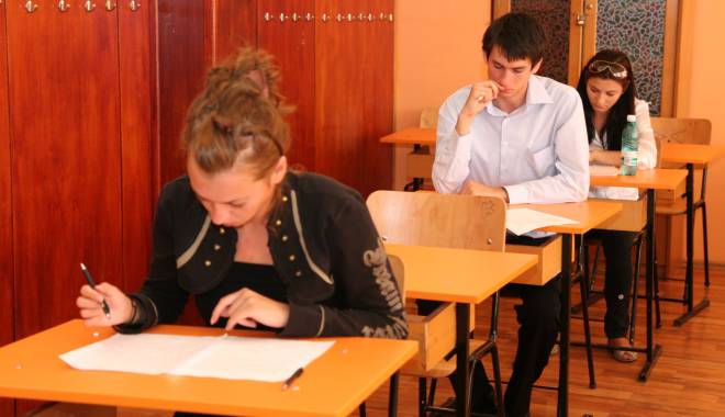 O propunere de-ți stă mintea-n loc: Cursurile învățământului preuniversitar,  doar dimineața! - examenliceuelevi38-1438934931.jpg