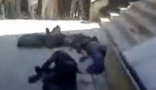 Atrocități în Siria: Oameni aruncați de pe acoperișul unei clădiri - executiebrutala61832500-1344873576.jpg