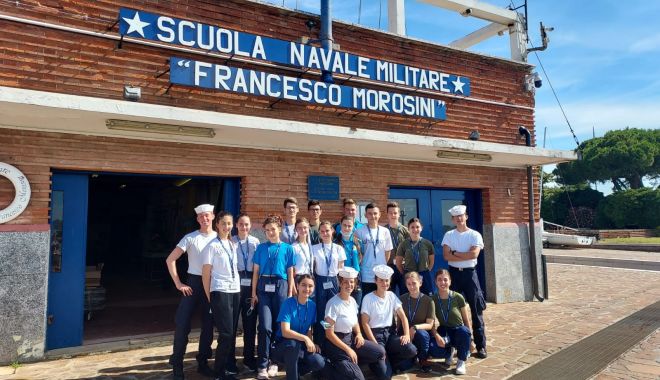 GALERIE FOTO. Experienţe inedite pentru doi elevi de la Colegiul Naţional Militar Constanţa - experiente-1625753757.jpg