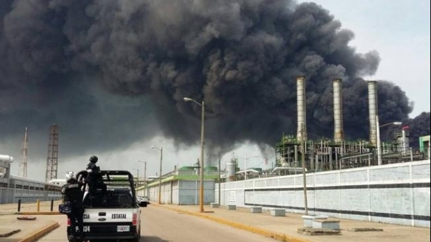 Explozie la un centru petrochimic. Cel puțin trei morți și peste 100 de răniți - explo41222200-1461238660.jpg