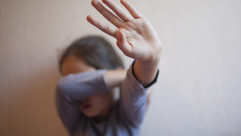 Investigație cutremurătoare. Minoră cu deficiențe din Medgidia, exploatată sexual de o grupare de proxeneți - exploatare-1774026380.webp