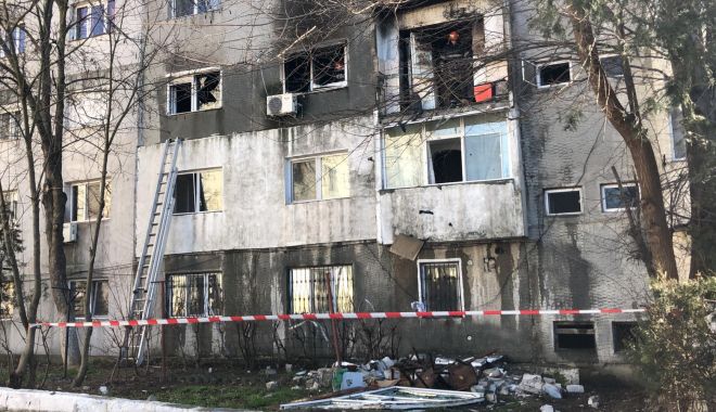 Explozie la Medgidia / Trei apartamente sunt afectate, inspectorii de la Construcții verifică blocul. Bărbatul salvat e acum de negăsit! - exploziaaa-1582025028.jpg