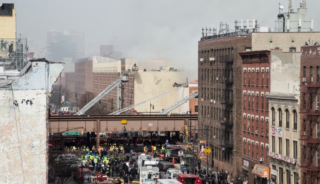 New York / Patru morți și 63 de răniți după ce două clădiri s-au prăbușit în urma unei explozii - explozie-1394698658.jpg
