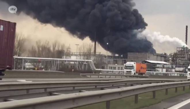 Explozie dezastruoasă la o uzină de reciclare din Belgia - explozie-1456580316.jpg