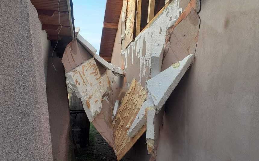 Două persoane au ajuns în stare gravă la spital după ce locuința lor a explodat din cauza unui aragaz defect - explozie-1734871464.jpg