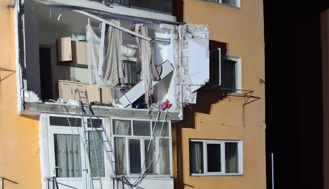 Explozie devastatoare a unei butelii, urmată de prăbușirea balconului cu tot cu proprietară - explozie-1765371901.jpg