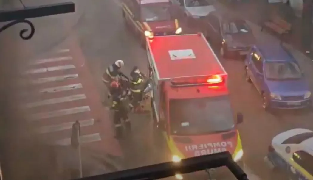 Explozie puternică, urmată de un incendiu, într-un bloc. Mai multe victime au fost duse la spital - explozie-1766393540.webp