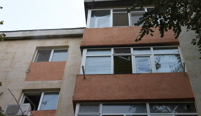 FOTO. Explozie într-un apartament din Constanța - explozie1-1381146176.jpg