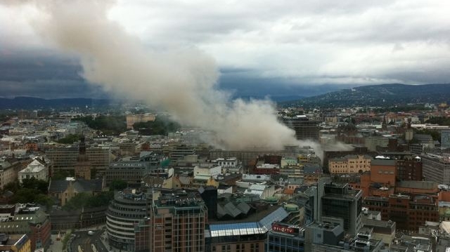 VIDEO / Explozie uriașă în Norvegia: Clădirea Ministerului Petrolului în flăcări - explozie242213800-1311346024.jpg