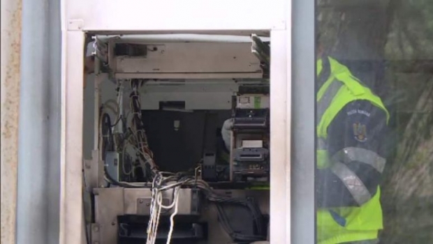 Bărbatul care a jefuit bancomatul unei bănci, după ce l-a aruncat în aer, prins după două luni - explozie74698600-1576655529.jpg