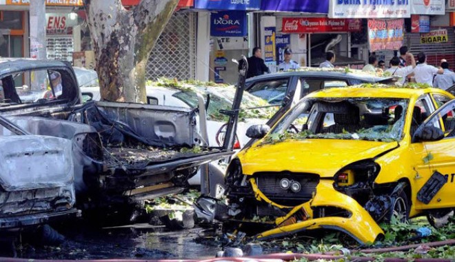 Atentat cu bombă în capitala Turciei - explozieankara-1316552589.jpg