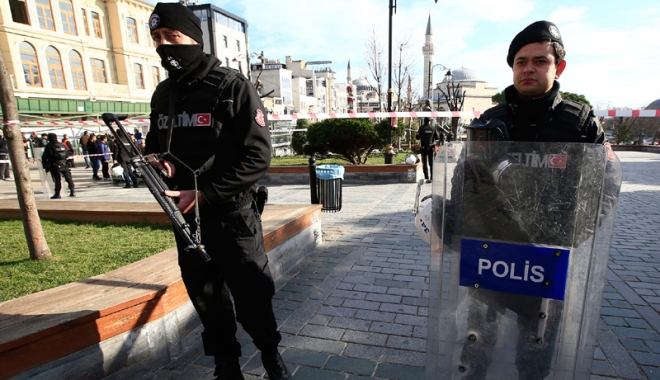 Explozie puternică în parcarea unei clădiri din Antalya - explozieantalya-1477403280.jpg