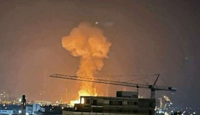 Explozie, urmată de un incendiu puternic la Combinatul chimic Azomureș. Populația a fost informată prin mesaj RO-Alert - explozieazomures-1625640362.jpg