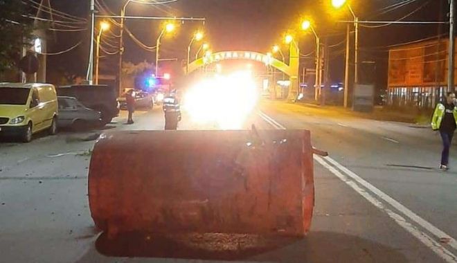 Boiler de câteva zeci de kilograme, ajuns în stradă, în urma unei explozii
