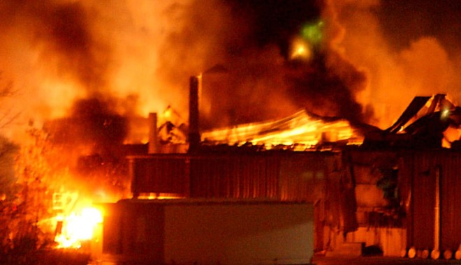 O explozie puternică s-a produs la combinatul Mechel din Târgoviște! - explozielafabricadecheresteaneam-1353937272.jpg