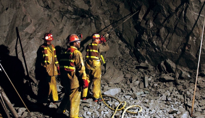 Explozii în două mine de cărbune, soldate cu moartea a peste 50 de persoane - explozieminachina-1480860270.jpg