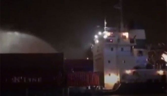 Explozie pe un portcontainer în portul Dubai - exploziepeunportcontainerinportu-1626020125.jpg