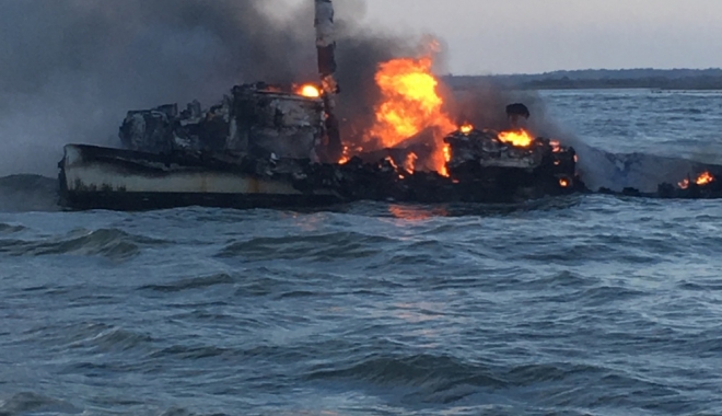 Explozie pe un tanc chimic. Șase marinari au dispărut - exploziepeuntancchimic1806-1497782945.jpg