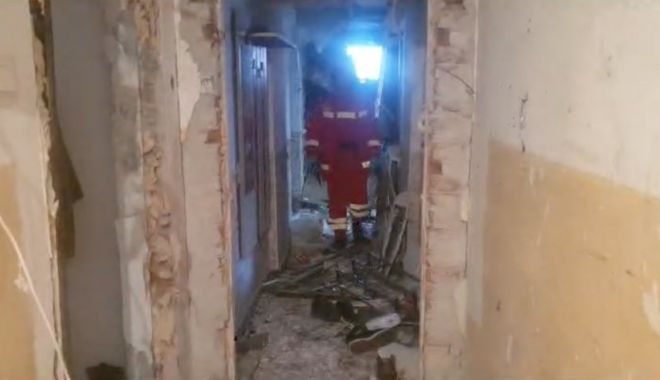 Explozie puternică într-un bloc, din cauza unei butelii! O persoană a ajuns la spital cu arsuri - explozieputernicaapartamentblocg-1706685407.jpg