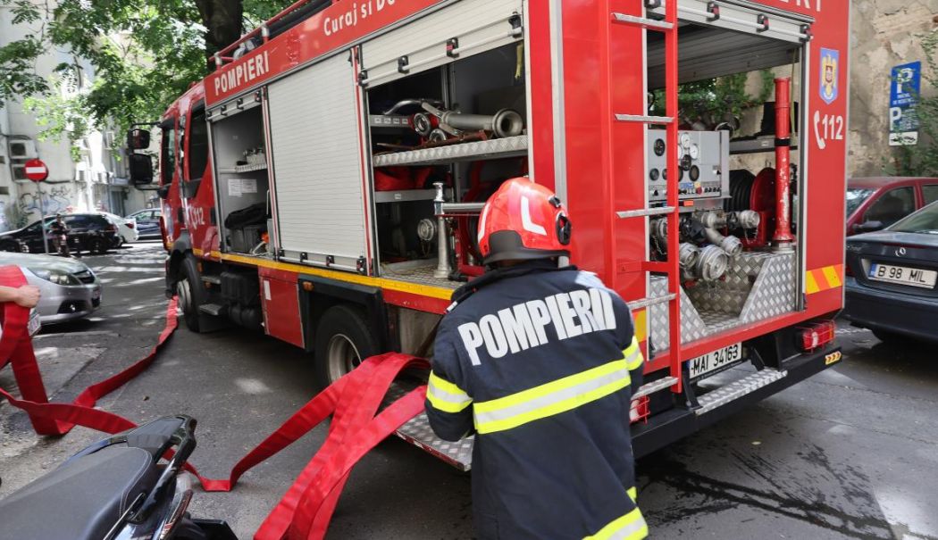 Explozie puternică într-un bloc din Râmnicu Sărat. 50 de persoane s-au autoevacuat - explozieputernicaintrunblocdinra-1762070083.jpeg