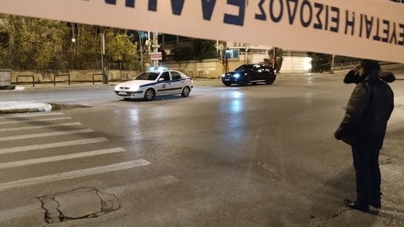 Bombă explodată la o televiziune din Grecia - explozieputernicalasediulunuicun-1545036360.jpg
