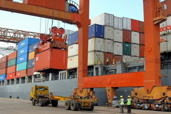 Cât spun statisticienii că au exportat agenții economici din Constanța, în primele patru luni - exporturi1-1344864942.jpg