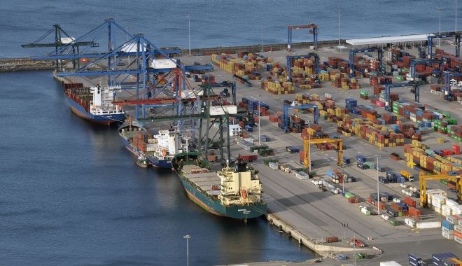 Exporturile și importurile s-au redus, dar deficitul comercial crește - exporturilesiimporturilesauredus-1610359793.jpg