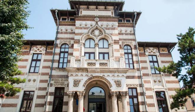 Costume populare de mare valoare la Muzeul de Artă Populară - expozitian14432030991502376393-1601557336.jpg