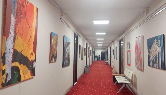 Expoziţie colectivă de pictură găzduită de Primăria Municipiului Constanța