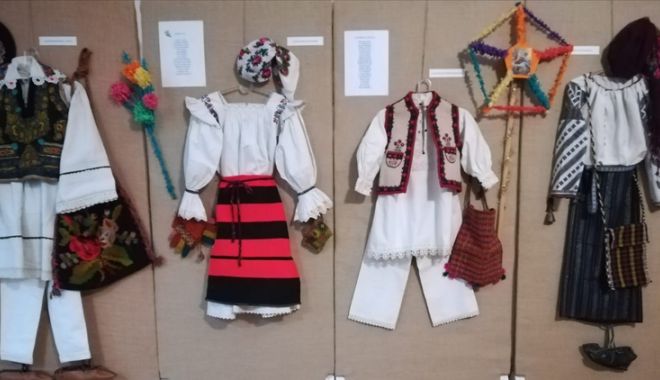 Expoziție de sărbători, la Muzeul de Artă Populară din Constanța - expozitie1-1544455373.jpg