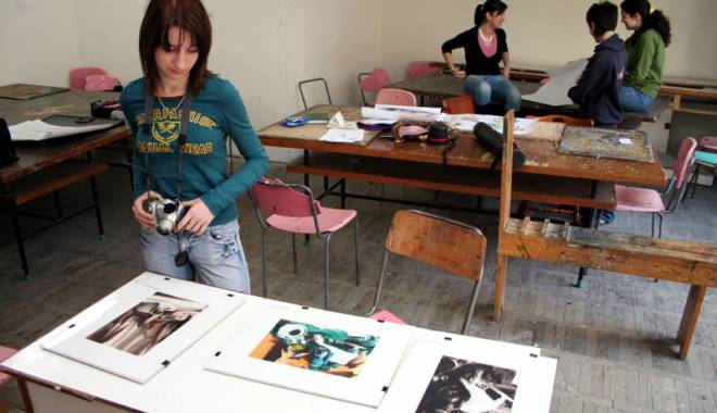 Expoziție care atestă valoarea elevilor  de la Colegiul de Artă - expozitiecareatesta-1432572408.jpg