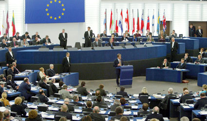 Extrema dreaptă poloneză se lansează  în cursa pentru Parlamentul European - extrema-1389189012.jpg
