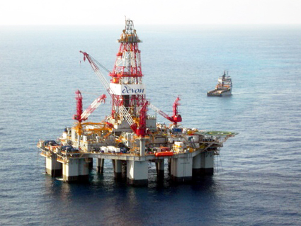 ExxonMobil  și OMV Petrom încep forajul sondei  Domino - 2 - exxon-1405965613.jpg