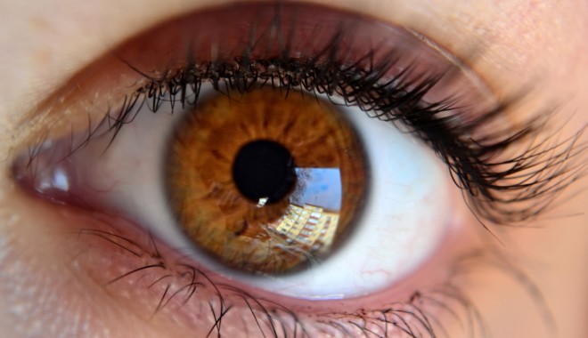 Jocurile computerizate corectează defectele de vedere - eyes1-1374830416.jpg