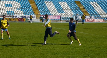 Ioan Sdrobiș duce Farul la FIFA (galerie foto) - f065a555b8d7d209a808d67a6d4beb56.jpg