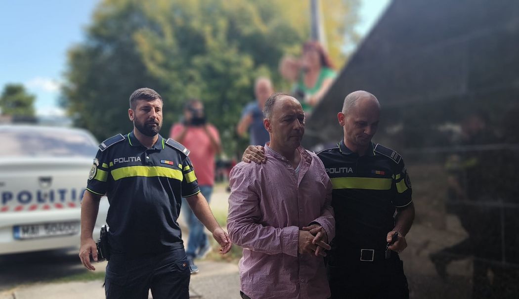Fostul profesor care a trimis mesaje sexuale elevilor va rămâne după gratii - f087482ec77647cdb3326d88256723ba-1759312827.jpg