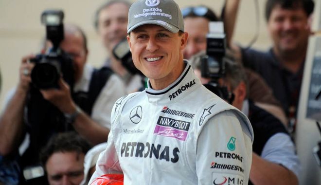 Michael Schumacher, spitalizat la Paris pentru un 