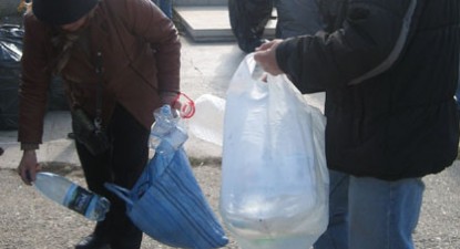 Constănțenii au reciclat PET-uri pentru salvarea Mării Negre - f2045edda705f1a3617f623a60039482.jpg