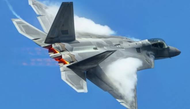 Statele Unite ar putea mobiliza în Europa avioane de vânătoare F-22 invizibile pe radar - f22-1434461050.jpg