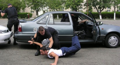 11 tineri prinși în flagrant în timp ce consumau sau încercau să vândă droguri - f24225f22f15bced3886d8fa30b6cca3.jpg