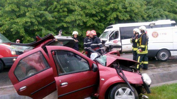 ACCIDENT RUTIER MORTAL, după o mașină s-a ciocnit de un microbuz - f2465x390-1495349963.jpg
