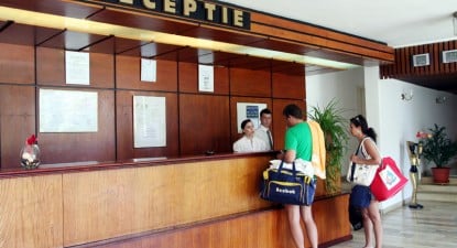 Numărul turiștilor care vin la mare în luna iulie a scăzut la jumătate - f24996a1a235b16c90cbc11dcaaa6c5c.jpg